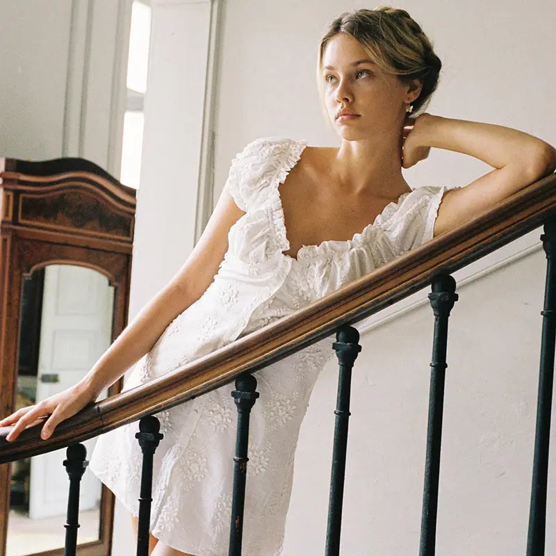 Summer V-Neck Bodycon Dress – Elegant & Curve-Enhancing